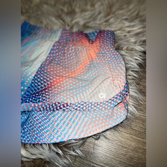 Gap fit women’s multi colored shorts with lining - Picture 2 of 8